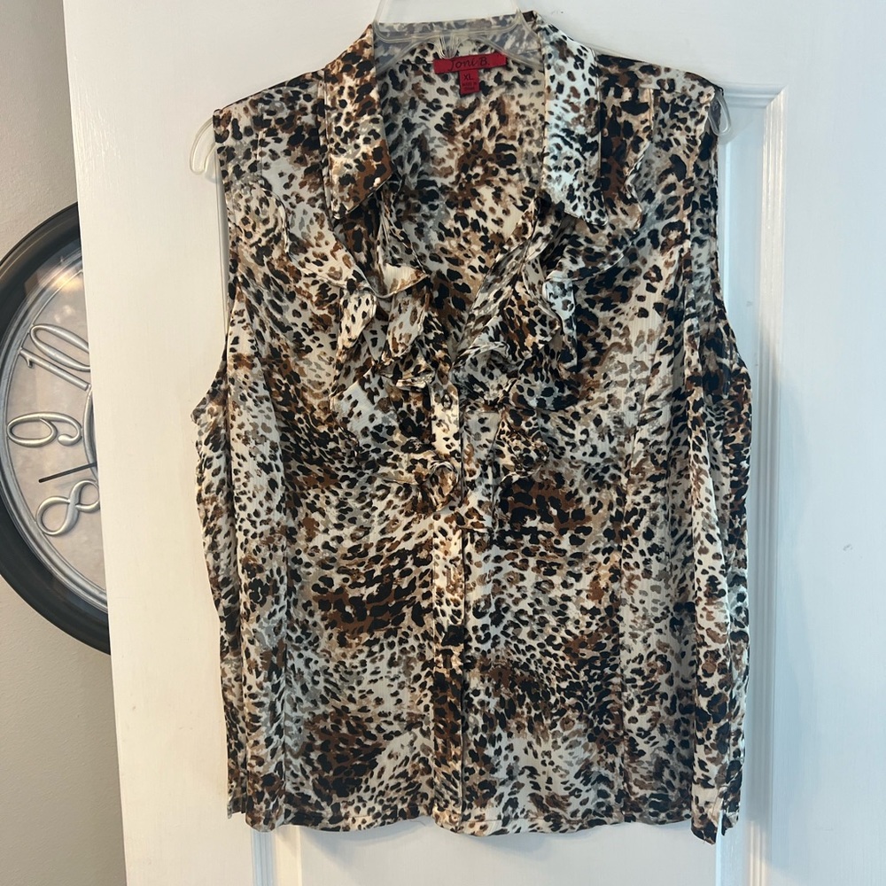Joni B sleeveless ruffle blouse with animal print size XL